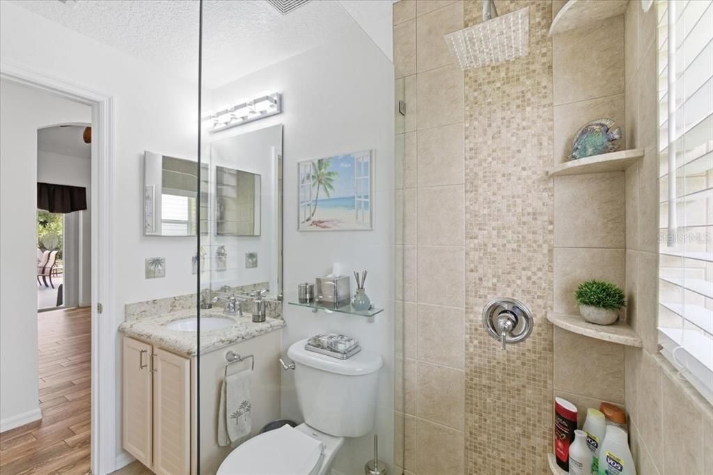 合同活跃: $399,900 (3 贝兹, 2 浴室, 1626 平方英尺)