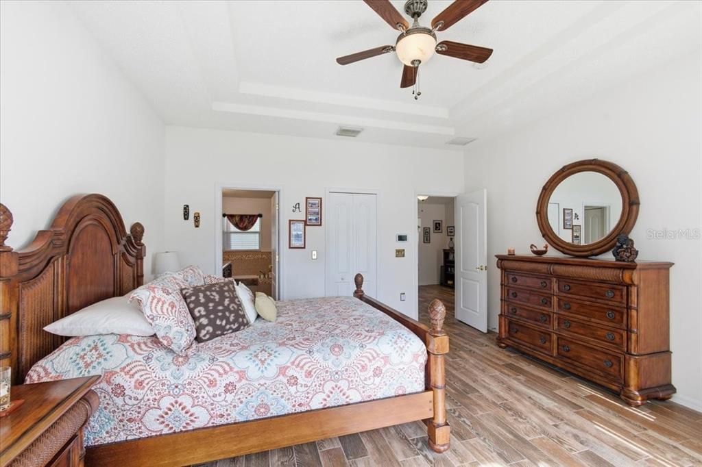 合同活跃: $399,900 (3 贝兹, 2 浴室, 1626 平方英尺)