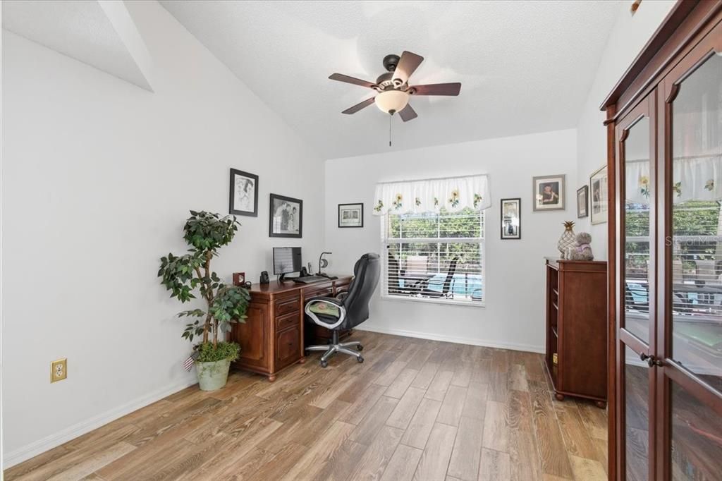 合同活跃: $399,900 (3 贝兹, 2 浴室, 1626 平方英尺)