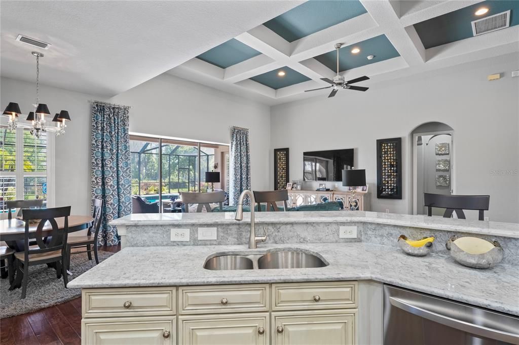 待售: $1,050,000 (5 贝兹, 4 浴室, 4375 平方英尺)