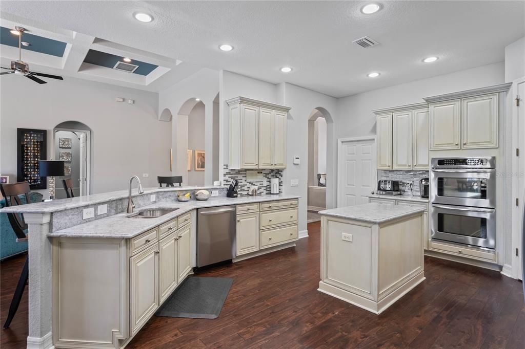 待售: $1,050,000 (5 贝兹, 4 浴室, 4375 平方英尺)