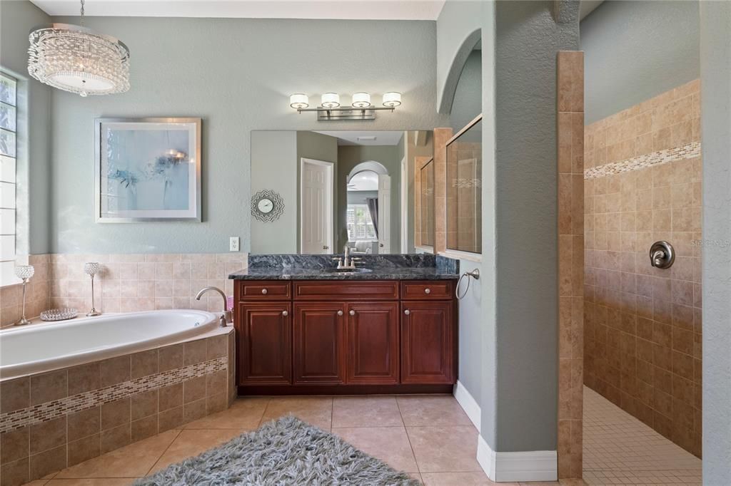 待售: $1,050,000 (5 贝兹, 4 浴室, 4375 平方英尺)