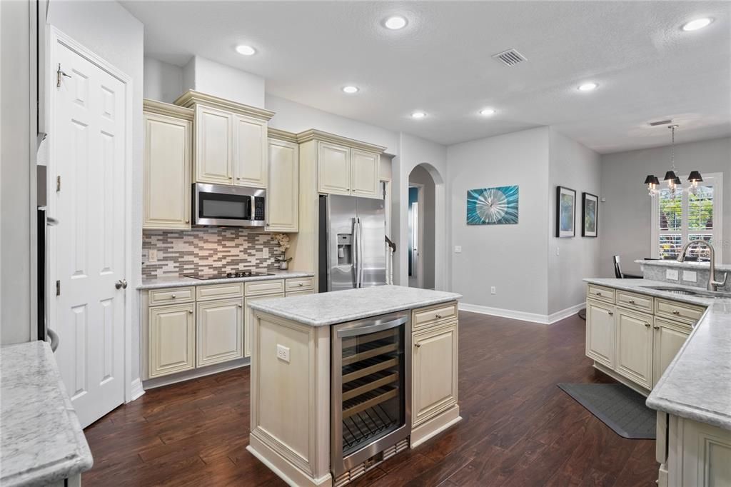 待售: $1,050,000 (5 贝兹, 4 浴室, 4375 平方英尺)