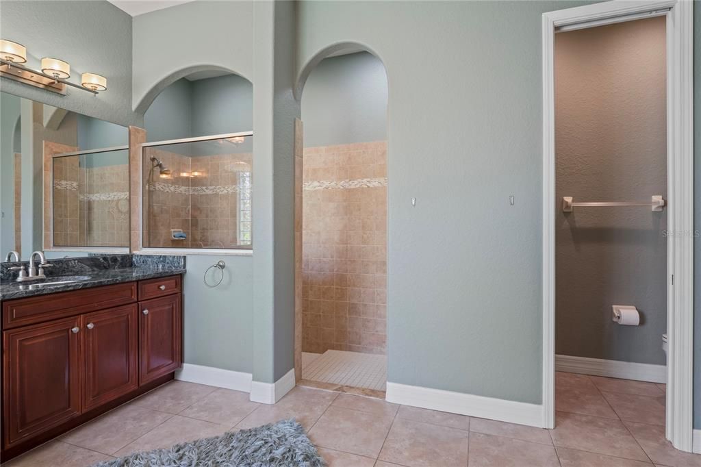 待售: $1,050,000 (5 贝兹, 4 浴室, 4375 平方英尺)