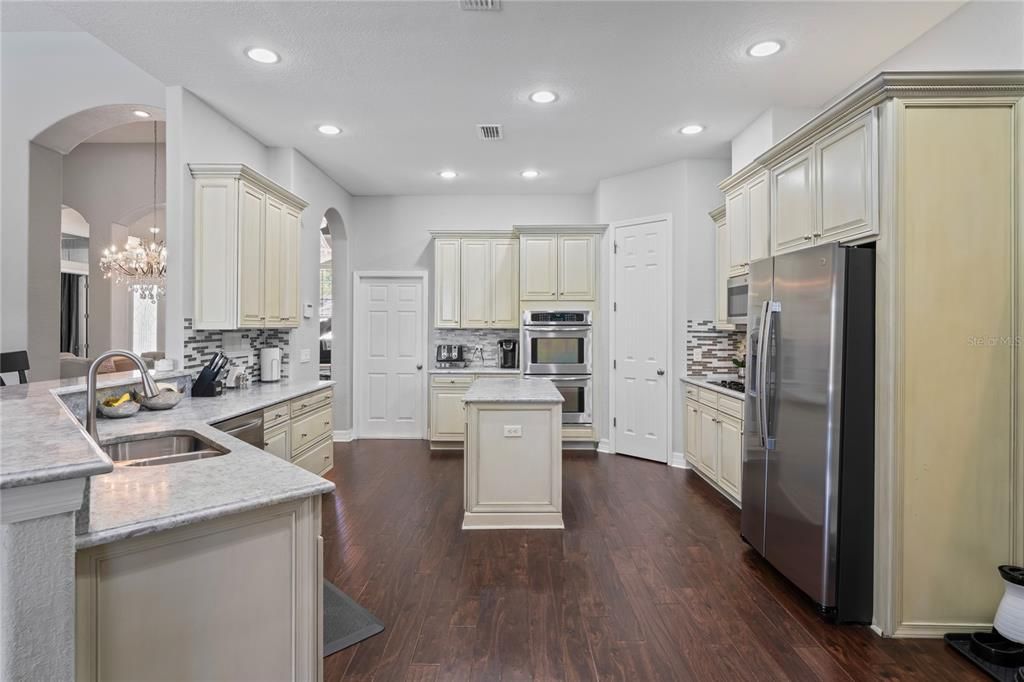 待售: $1,050,000 (5 贝兹, 4 浴室, 4375 平方英尺)