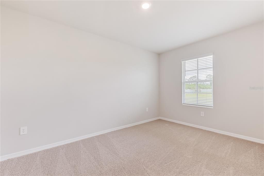 合同活跃: $249,999 (2 贝兹, 2 浴室, 1503 平方英尺)