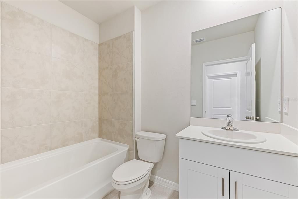 合同活跃: $249,999 (2 贝兹, 2 浴室, 1503 平方英尺)