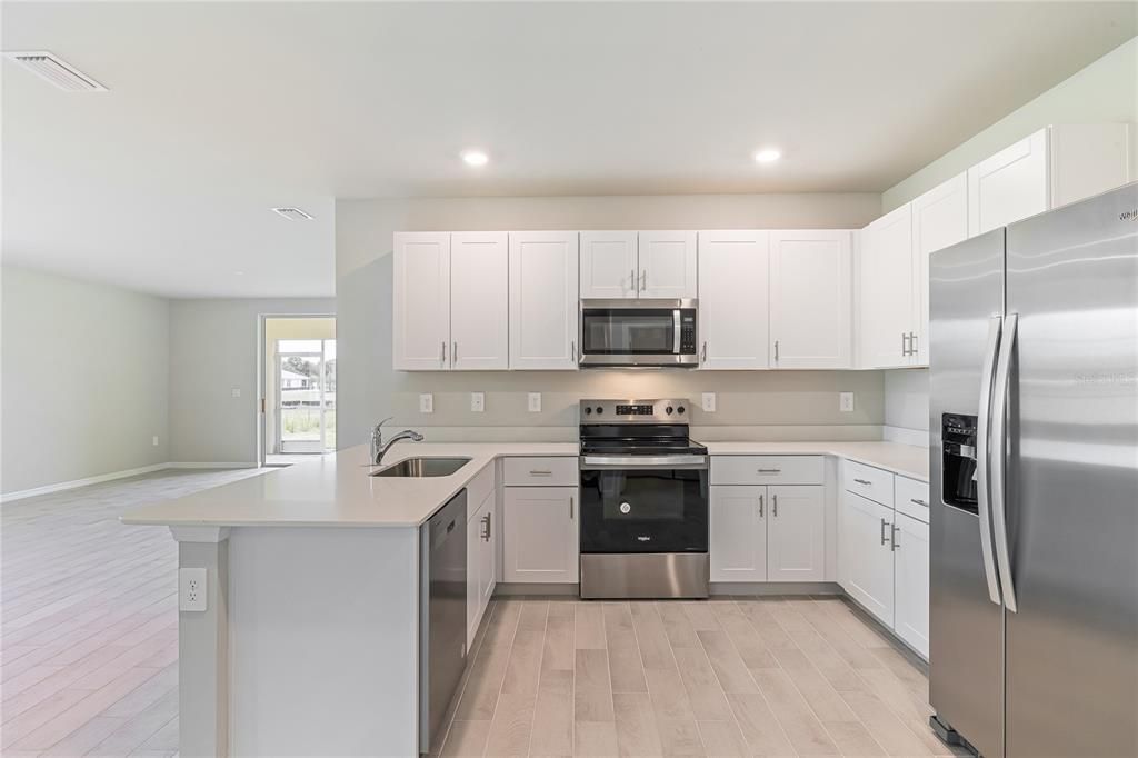 合同活跃: $249,999 (2 贝兹, 2 浴室, 1503 平方英尺)