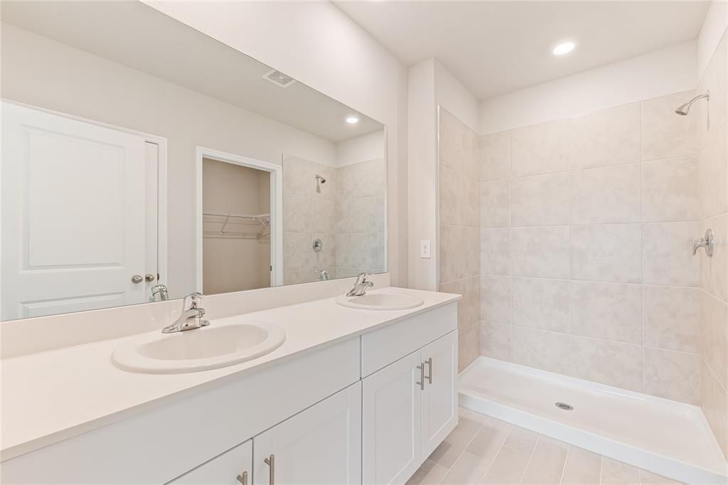 合同活跃: $249,999 (2 贝兹, 2 浴室, 1503 平方英尺)