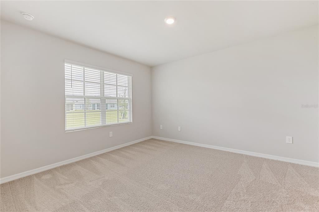 合同活跃: $249,999 (2 贝兹, 2 浴室, 1503 平方英尺)