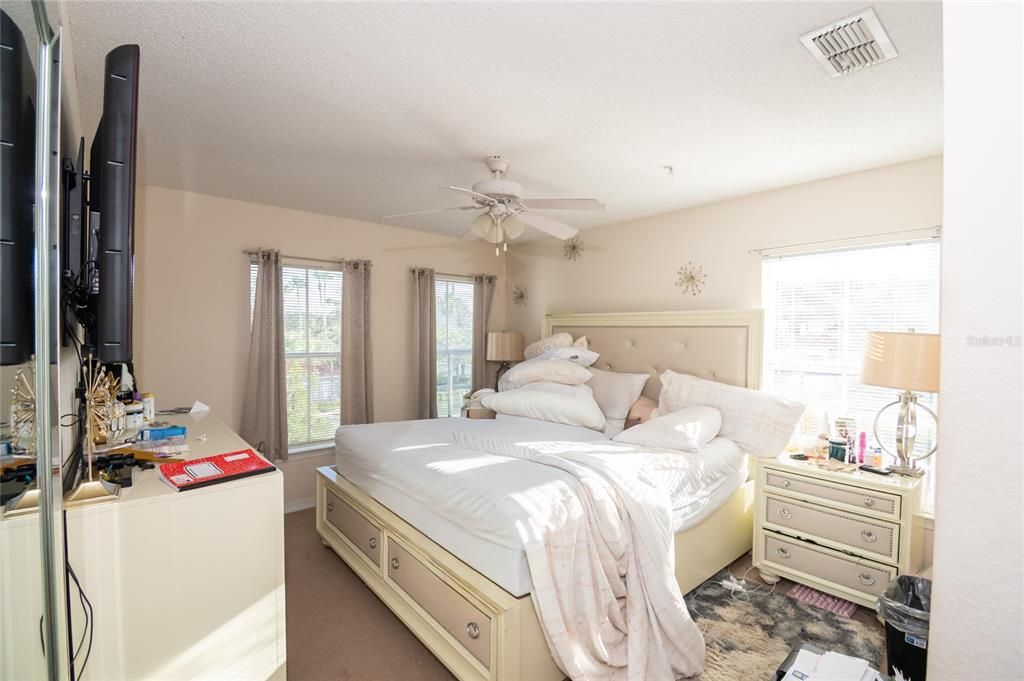 待售: $199,000 (2 贝兹, 2 浴室, 1161 平方英尺)