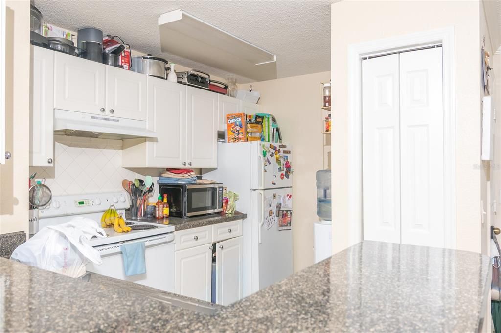 待售: $199,000 (2 贝兹, 2 浴室, 1161 平方英尺)