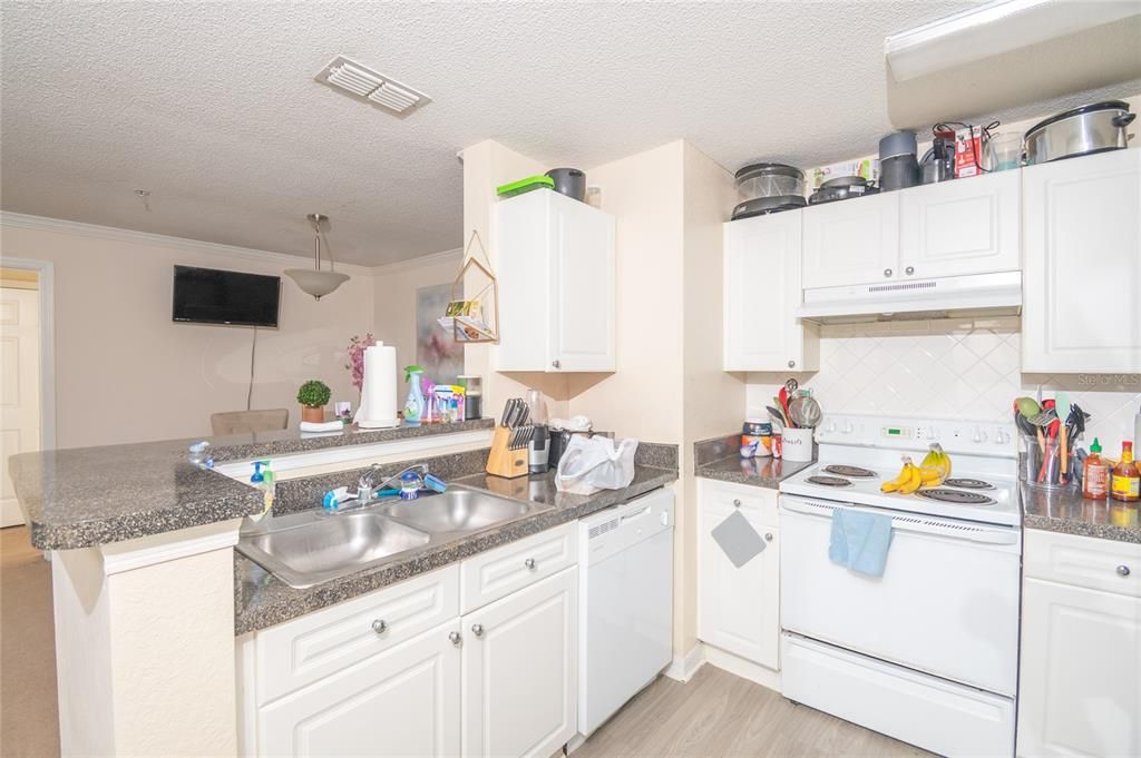 待售: $199,000 (2 贝兹, 2 浴室, 1161 平方英尺)