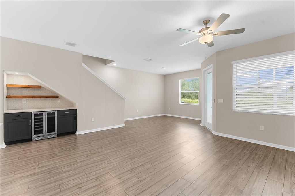 For Rent: $2,300 (3 beds, 2 baths, 1856 Square Feet)