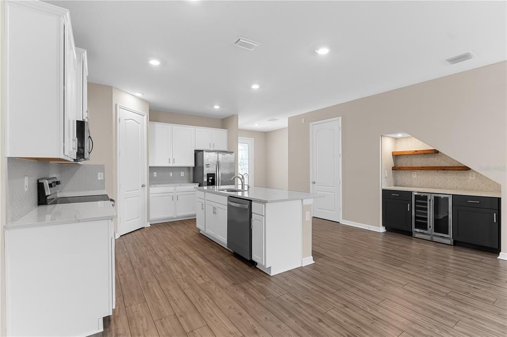 For Rent: $2,300 (3 beds, 2 baths, 1856 Square Feet)