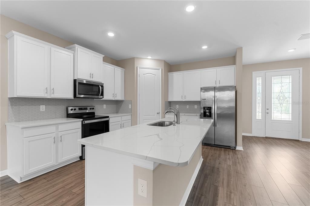 For Rent: $2,300 (3 beds, 2 baths, 1856 Square Feet)