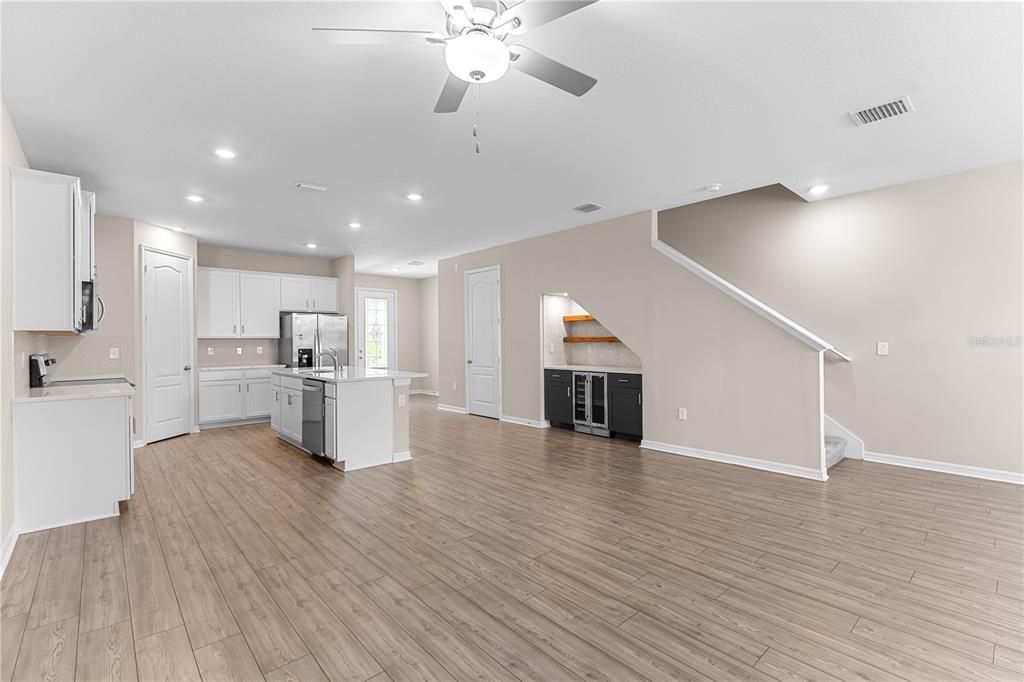 For Rent: $2,300 (3 beds, 2 baths, 1856 Square Feet)