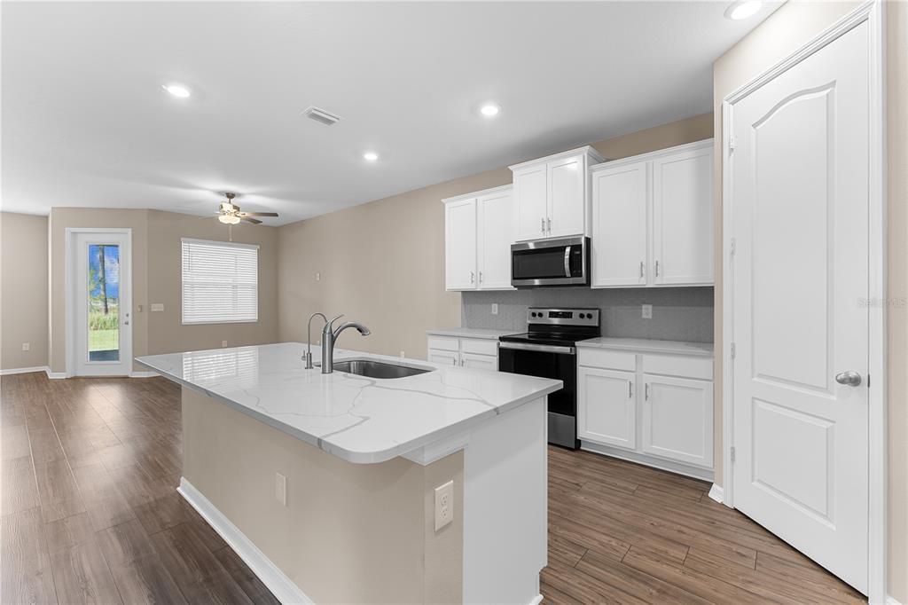 For Rent: $2,300 (3 beds, 2 baths, 1856 Square Feet)