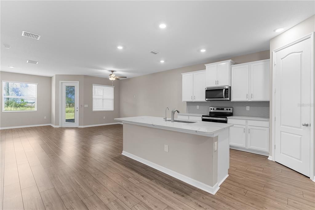 For Rent: $2,300 (3 beds, 2 baths, 1856 Square Feet)