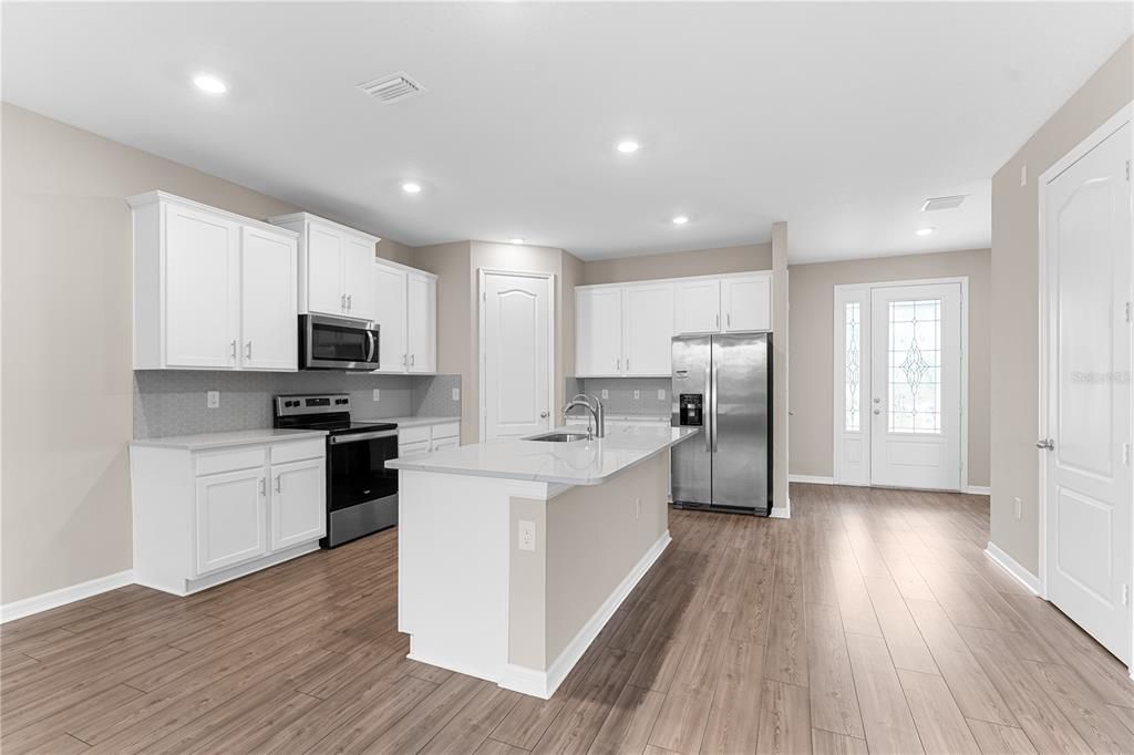 For Rent: $2,300 (3 beds, 2 baths, 1856 Square Feet)