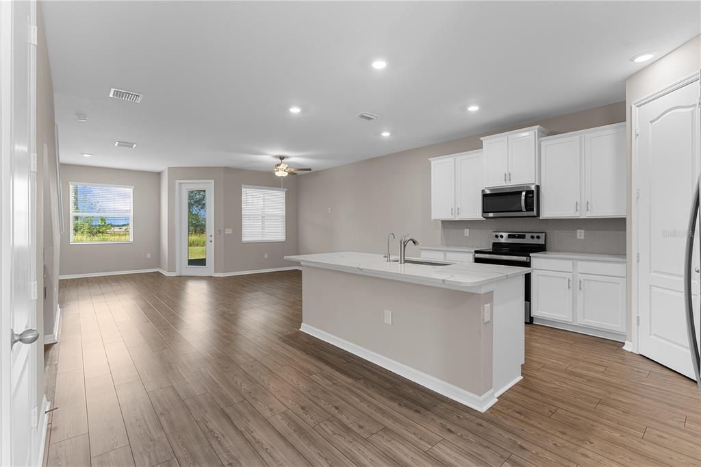 For Rent: $2,300 (3 beds, 2 baths, 1856 Square Feet)