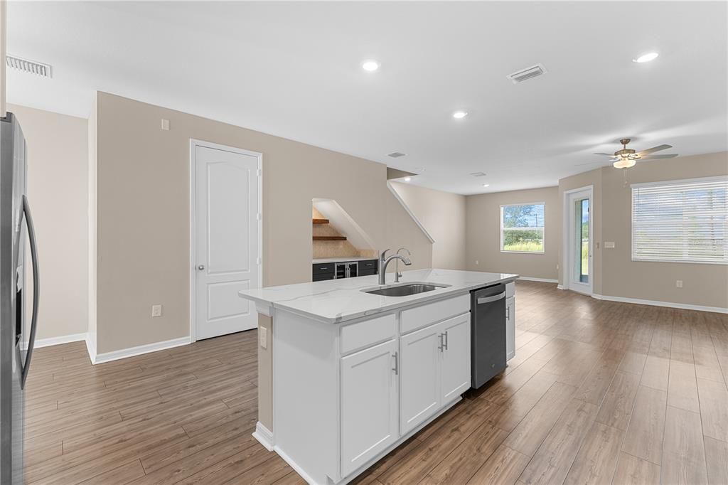 For Rent: $2,300 (3 beds, 2 baths, 1856 Square Feet)