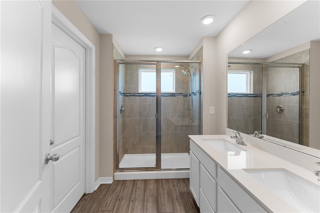 For Rent: $2,300 (3 beds, 2 baths, 1856 Square Feet)