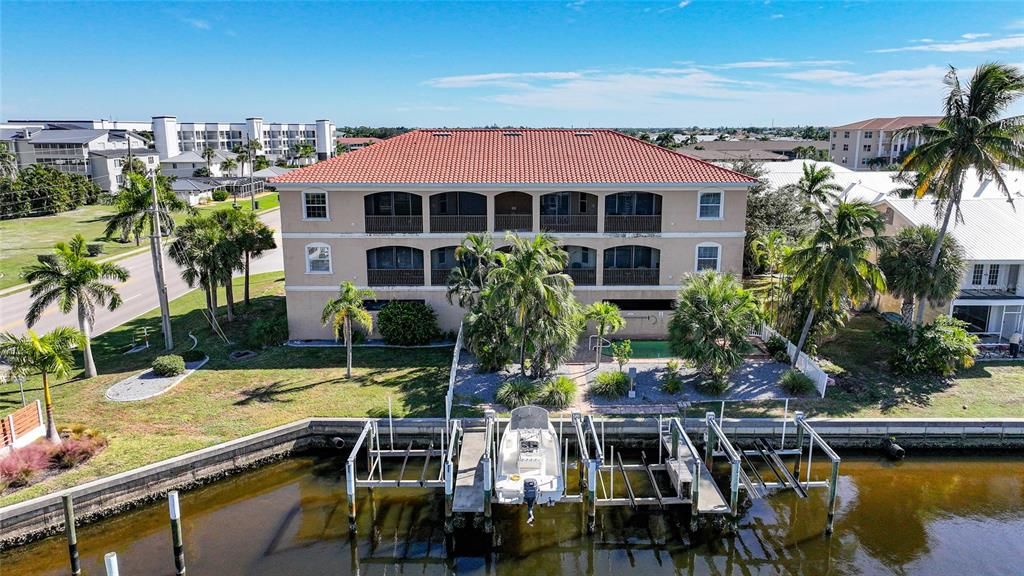 For Sale: $365,000 (3 beds, 2 baths, 1872 Square Feet)