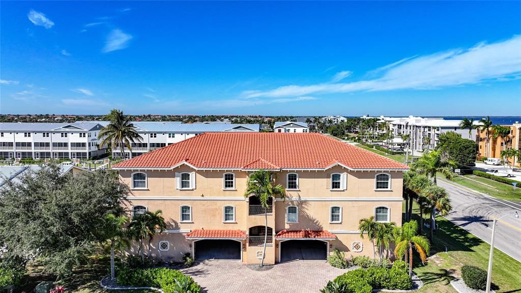 For Sale: $365,000 (3 beds, 2 baths, 1872 Square Feet)