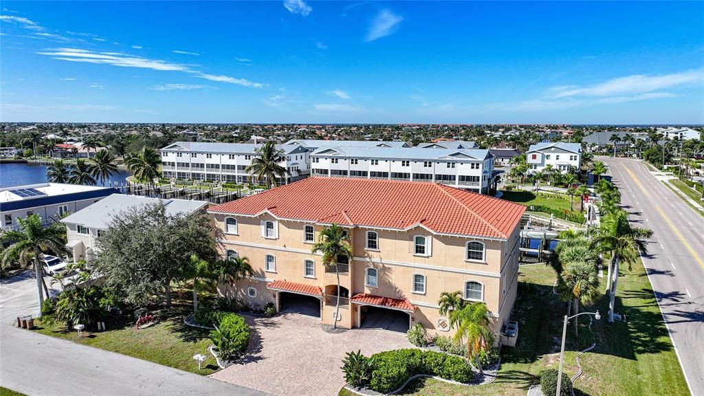 For Sale: $365,000 (3 beds, 2 baths, 1872 Square Feet)