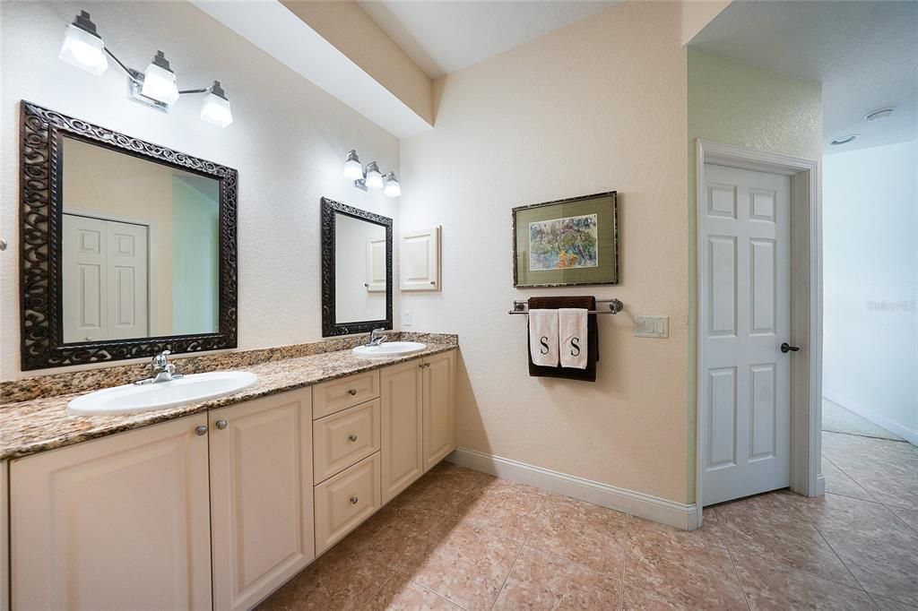 For Sale: $365,000 (3 beds, 2 baths, 1872 Square Feet)