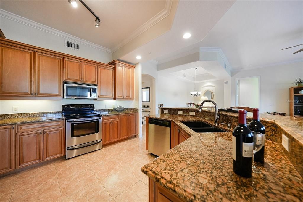 For Sale: $365,000 (3 beds, 2 baths, 1872 Square Feet)