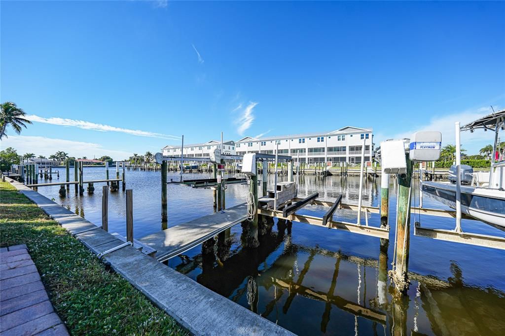 For Sale: $365,000 (3 beds, 2 baths, 1872 Square Feet)