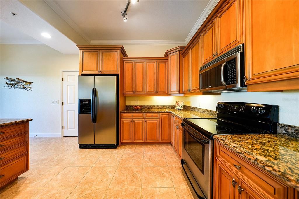 For Sale: $365,000 (3 beds, 2 baths, 1872 Square Feet)