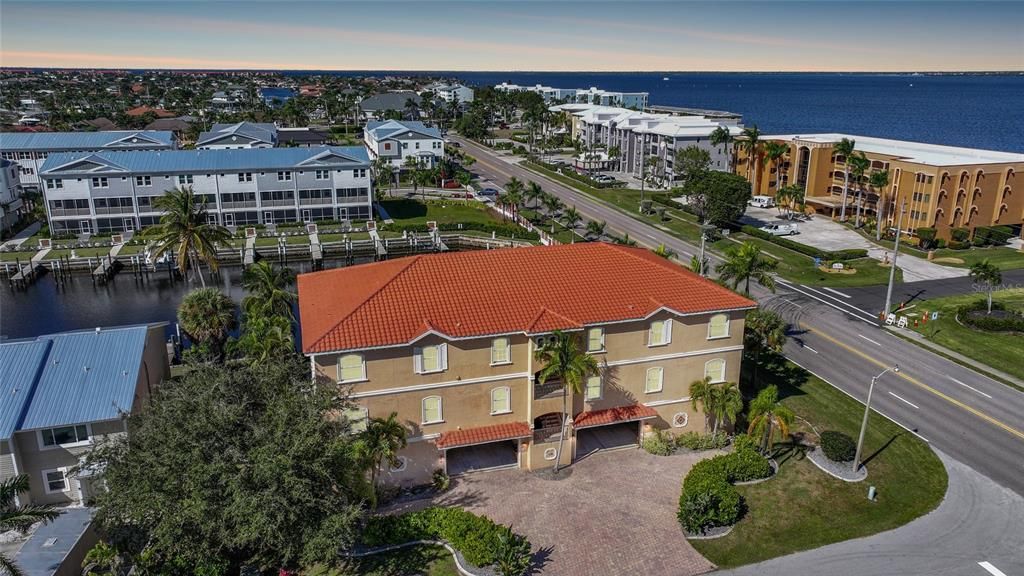 For Sale: $365,000 (3 beds, 2 baths, 1872 Square Feet)