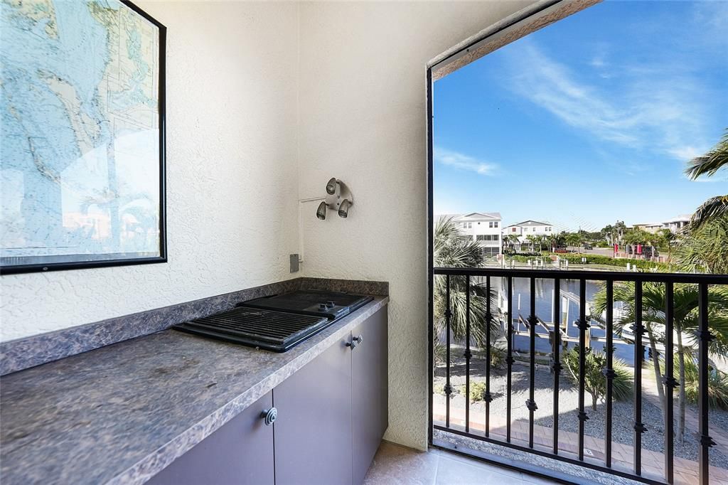 For Sale: $365,000 (3 beds, 2 baths, 1872 Square Feet)