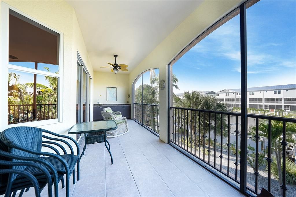 For Sale: $365,000 (3 beds, 2 baths, 1872 Square Feet)