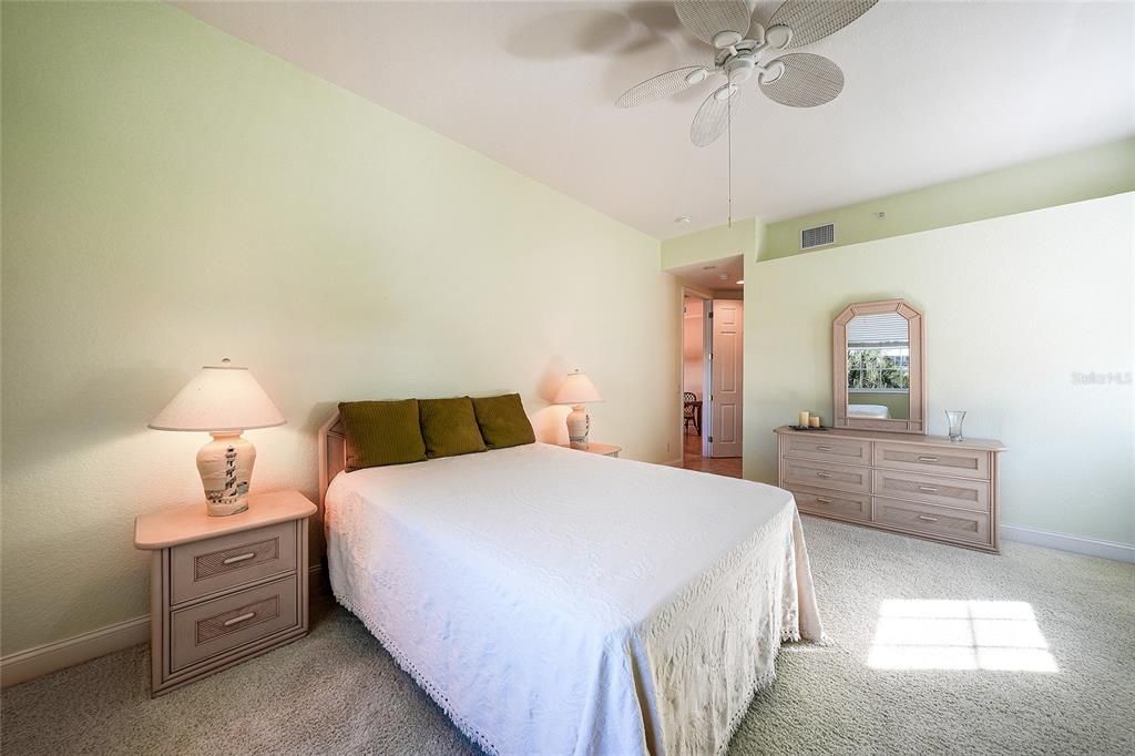 For Sale: $365,000 (3 beds, 2 baths, 1872 Square Feet)