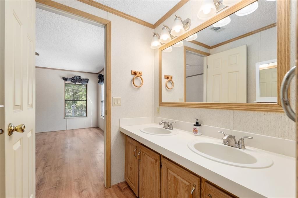 En Venta: $337,500 (3 camas, 2 baños, 1404 Pies cuadrados)