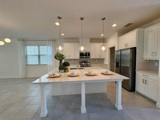 En Renta: $2,650 (4 camas, 2 baños, 1901 Pies cuadrados)