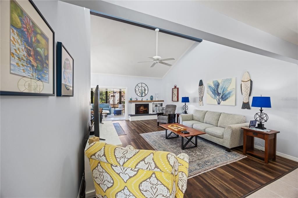 En Venta: $382,500 (2 camas, 2 baños, 1573 Pies cuadrados)