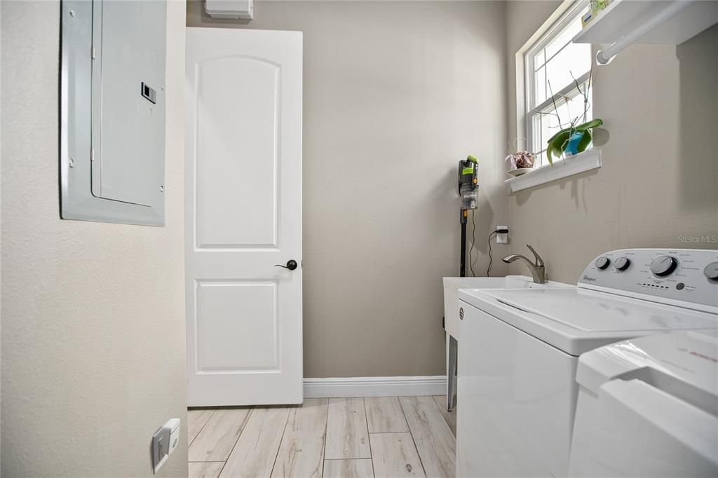 待售: $774,900 (3 贝兹, 2 浴室, 2343 平方英尺)