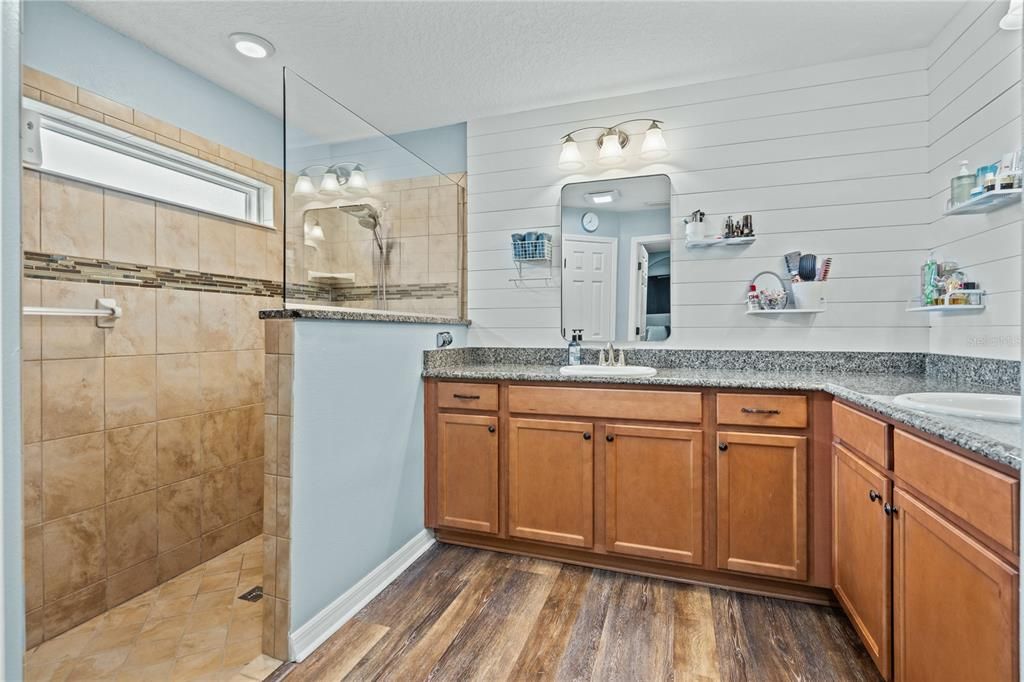 For Sale: $510,000 (4 beds, 2 baths, 2205 Square Feet)