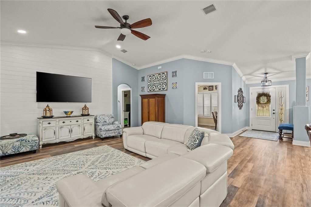 For Sale: $510,000 (4 beds, 2 baths, 2205 Square Feet)