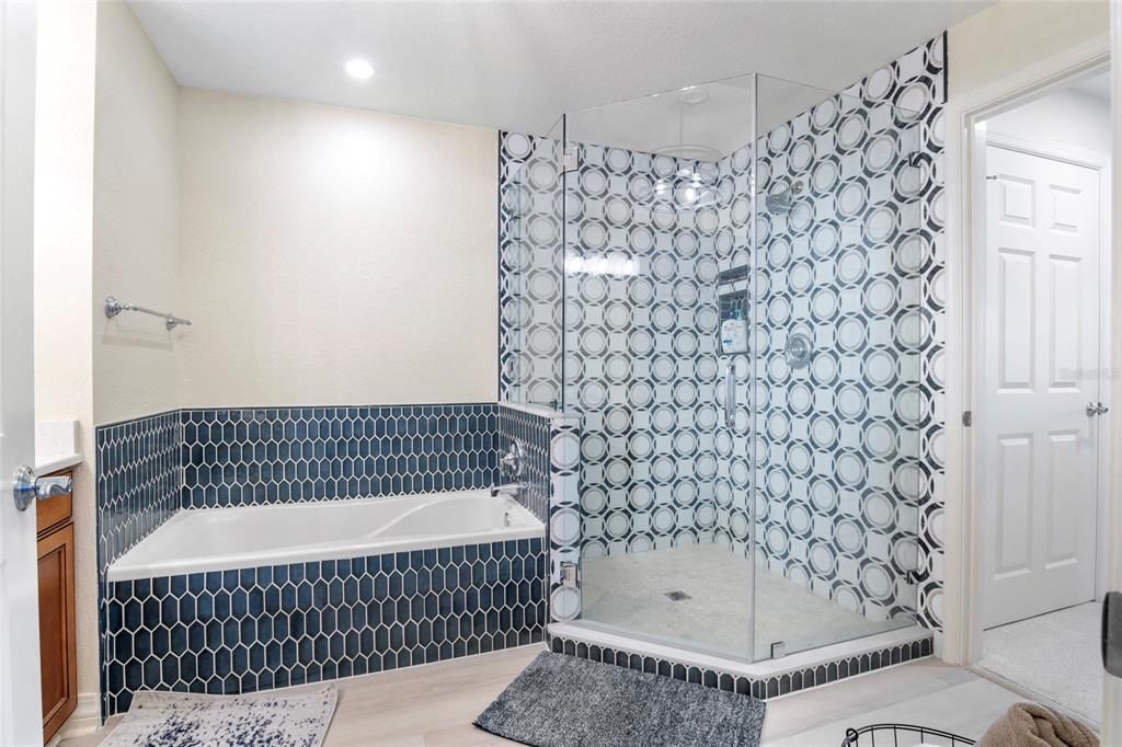 Под контрактом: $387,500 (3 спален, 3 ванн, 1755 Квадратных фут)