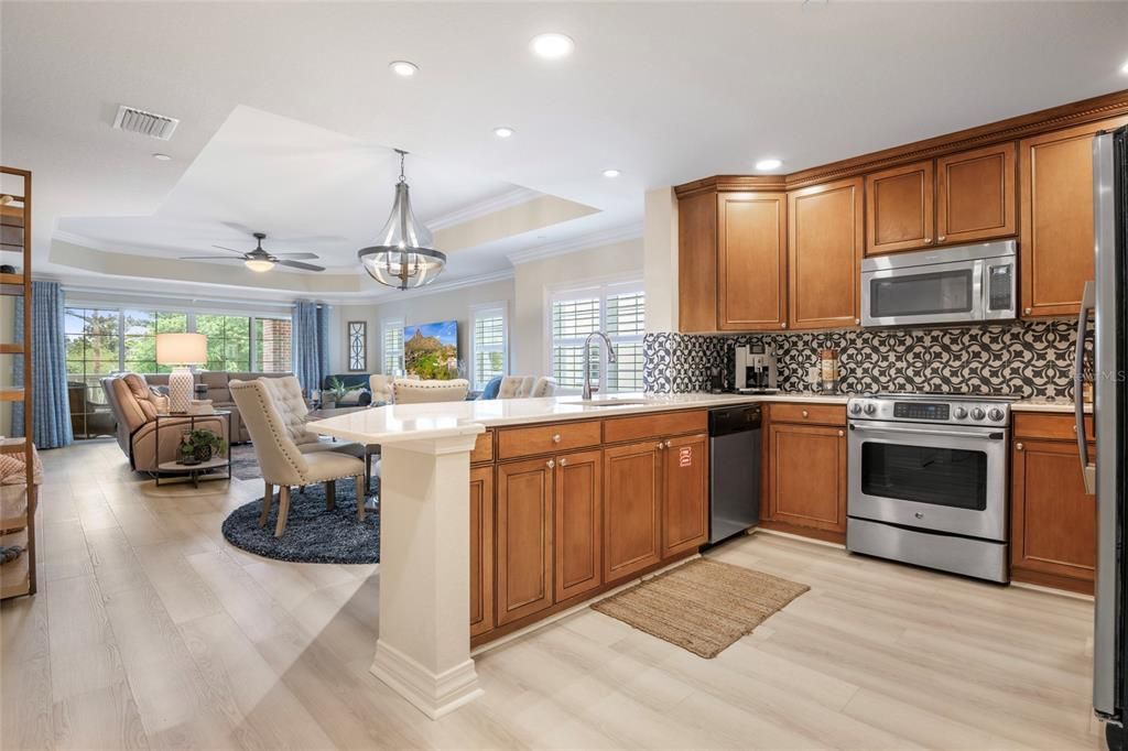 Под контрактом: $387,500 (3 спален, 3 ванн, 1755 Квадратных фут)