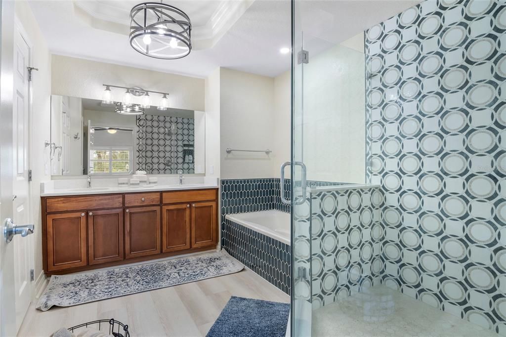 Под контрактом: $387,500 (3 спален, 3 ванн, 1755 Квадратных фут)