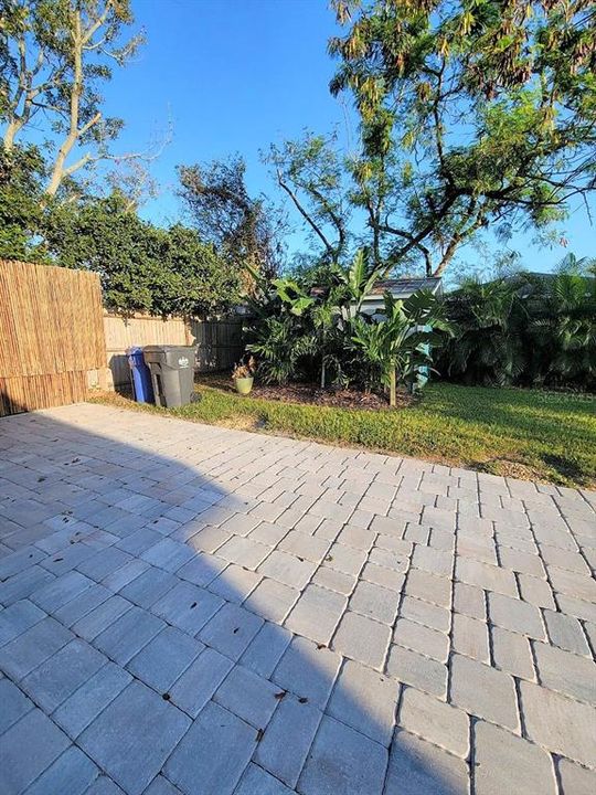 For Rent: $1,900 (3 beds, 1 baths, 1121 Square Feet)