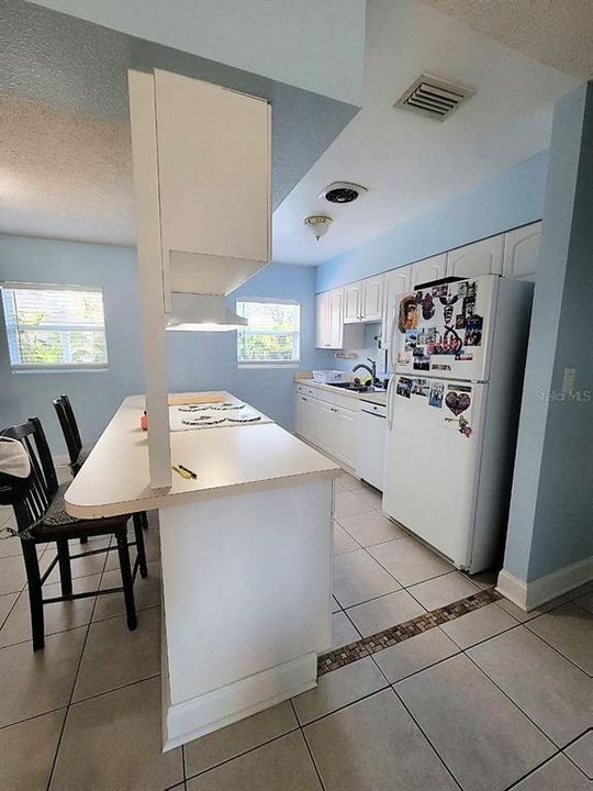 For Rent: $1,900 (3 beds, 1 baths, 1121 Square Feet)