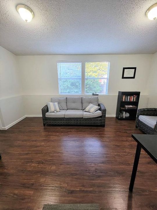 For Rent: $1,900 (3 beds, 1 baths, 1121 Square Feet)